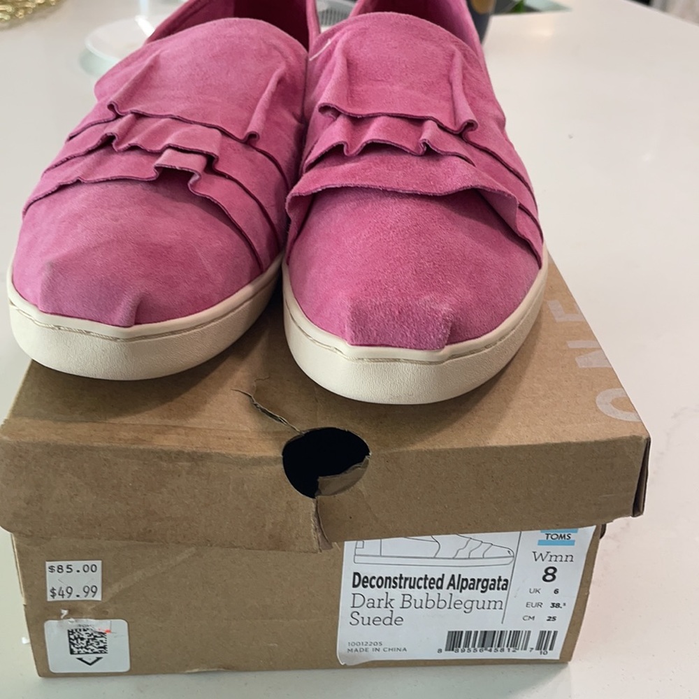 Toms - Picture 2 of 5